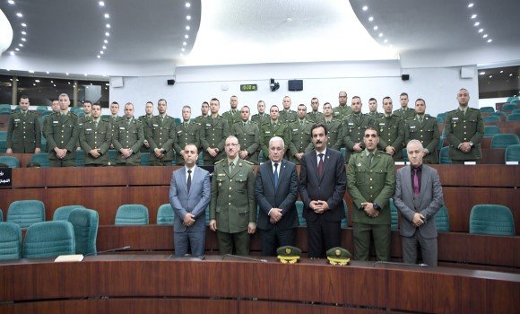 وفد من متربصي المدرسة العليا للدرك الوطني في زيارة إعلامية إلى مقر المجلس الشعبي الوطني