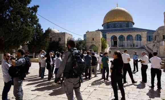 فلسطين: مستوطنون صهاينة يقتحمون باحات المسجد الأقصى