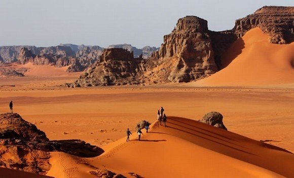 إيليزي: توافد أفواج من السياح برسم موسم السياحة الصحراوية   