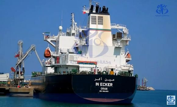 Le pétrolier algérien « In Ecker », chargé de 30.000 tonnes de fioul, quitte le port de Skikda pour le Liban