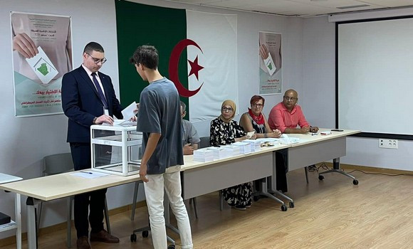 Présidentielle: début du vote dans les bureaux d’Alicante et de Valence