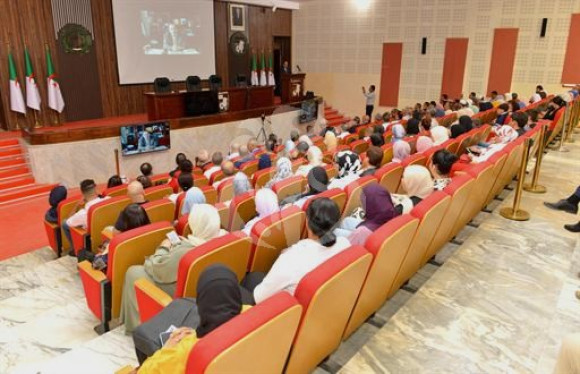 Des milliers d’étudiants rejoignent les bancs des universités dans les wilayas de l’Ouest du pays