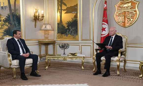 Arkab remet au président tunisien une invitation du président de la République pour assister aux festivités du 70e anniversaire de la Révolution