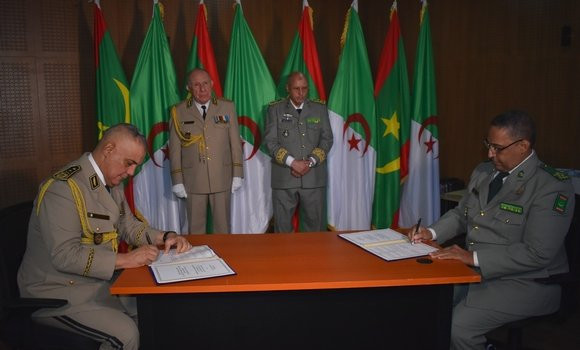 Algérie-Mauritanie: signature d’un protocole de coopération entre les armées des deux pays