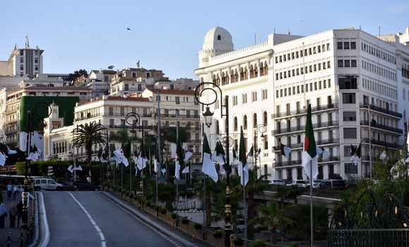 Alger se pare des couleurs nationales à l’occasion de la commémoration du 70e anniversaire de la glorieuse Révolution de libération nationale