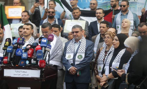 Rassemblement de solidarité à la Maison de la presse d’Alger avec le peuple et les journalistes palestiniens