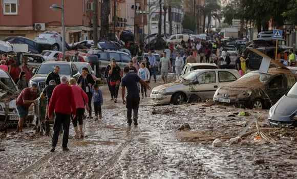 ​Inondations en Espagne: au moins 213 morts, nouveaux renforts militaires   