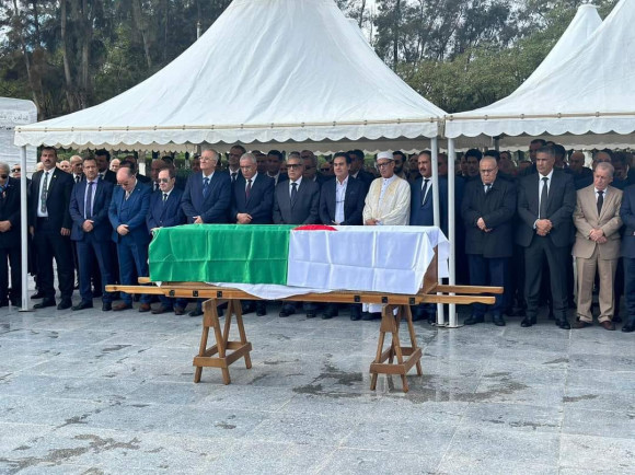 Le moudjahid et ancien footballeur Rachid Mekhloufi inhumé au cimetière d’El Alia