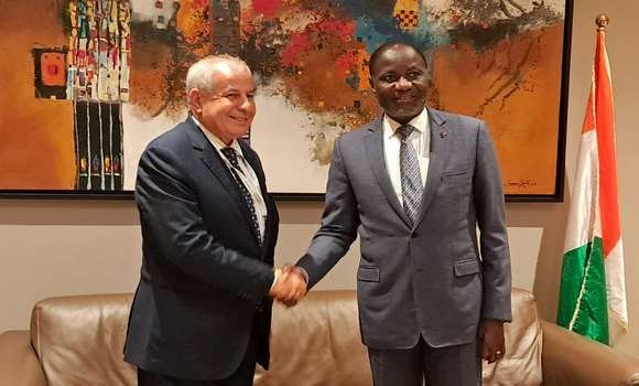 Hachichi évoque à Abidjan les possibilités de partenariat avec le ministre ivoirien des Mines, du Pétrole et de l’Energie