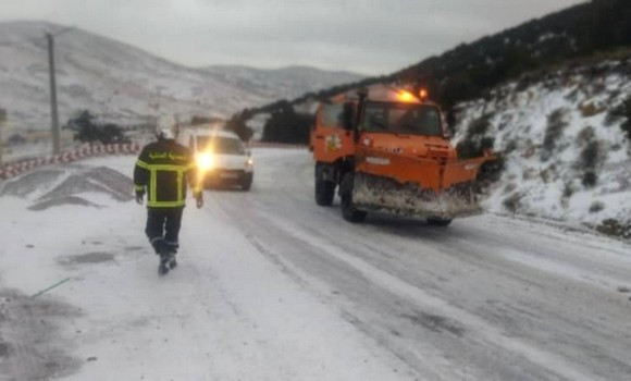 La Protection civile porte secours et assistance à des personnes bloquées par la neige à Guelma et Batna