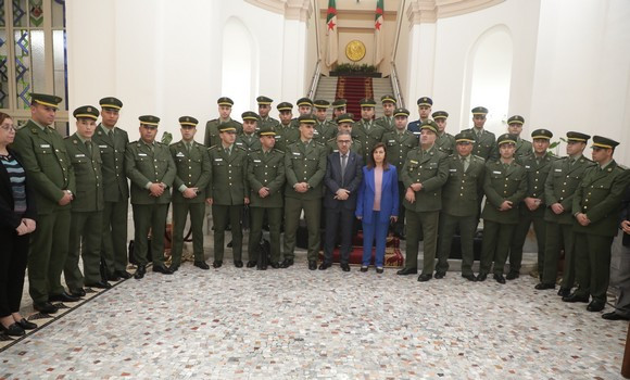 Un groupe d’étudiants de l’ESGN de Zeralda visite le siège du Conseil de la nation