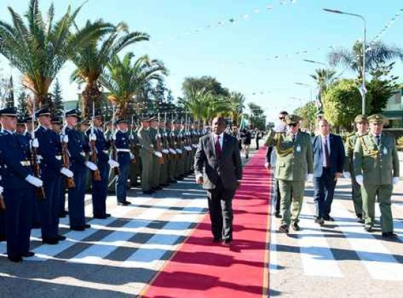 Le Président sud-africain visite la Base centrale de logistique en 1ère Région militaire