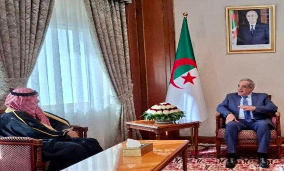 Le Premier ministre reçoit l’ambassadeur du Royaume d’Arabie saoudite en Algérie