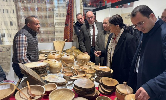 Salon international de l’artisanat en Italie: Mme Meddahi visite les stands des artisans algériens