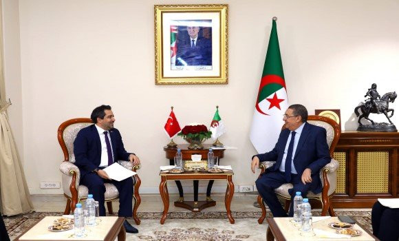 Merad reçoit l’ambassadeur de Turquie en Algérie